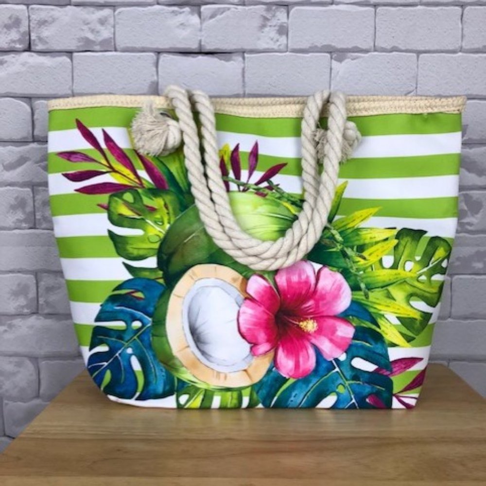 NWT Large Beach Bag with zipper enclosure